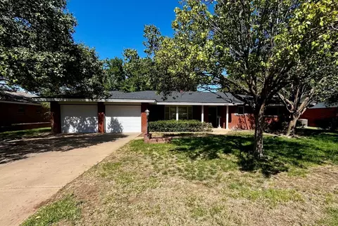3004 W 19th, Plainview, TX 79072 photo 2