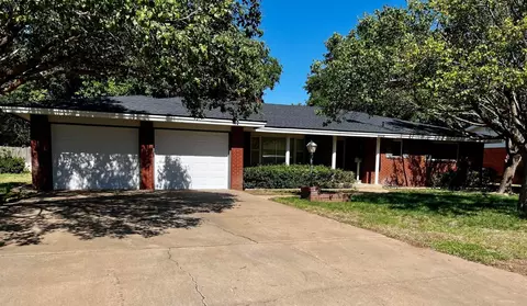 3004 W 19th, Plainview, TX 79072 photo 1