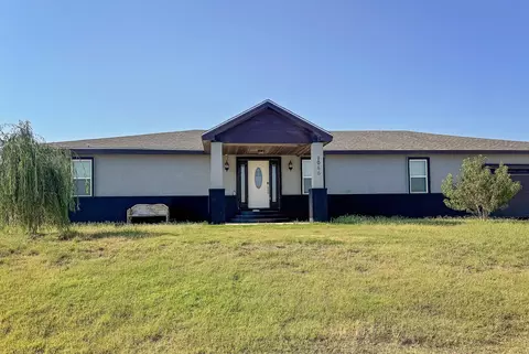 1046 Bowie St, Denver City, TX 79323