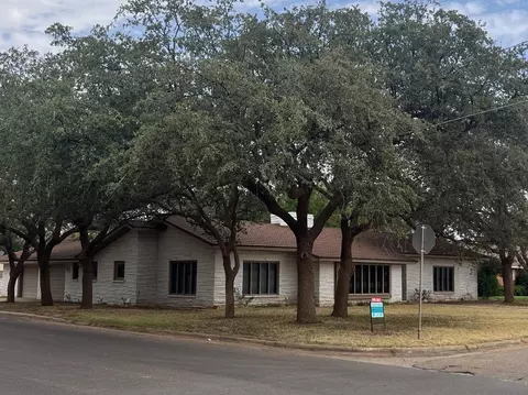 710 N 17th St, Lamesa, TX 79331