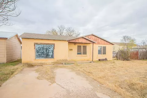 1608 Independence St, Plainview, TX 79072 photo 2