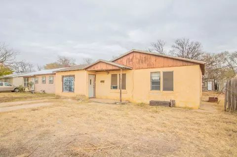 1608 Independence St, Plainview, TX 79072 photo 1