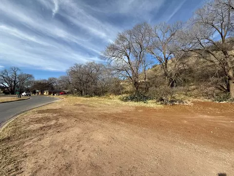 18 Lakeshore Dr, Ransom Canyon, TX 79366