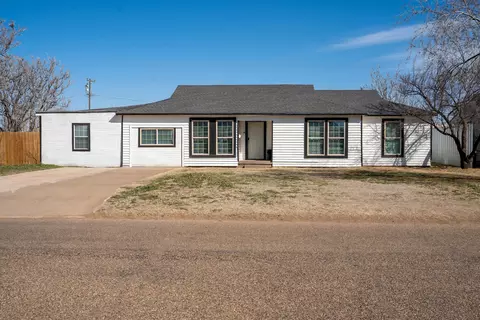 1402 Independence, Plainview, TX 79072 photo 1