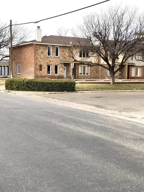 Exterior - 1001 Jefferson St, Plainview, TX 79072 photo 2 of 5
