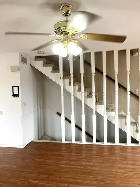 Living - 1001 Jefferson St, Plainview, TX 79072 photo 4 of 8