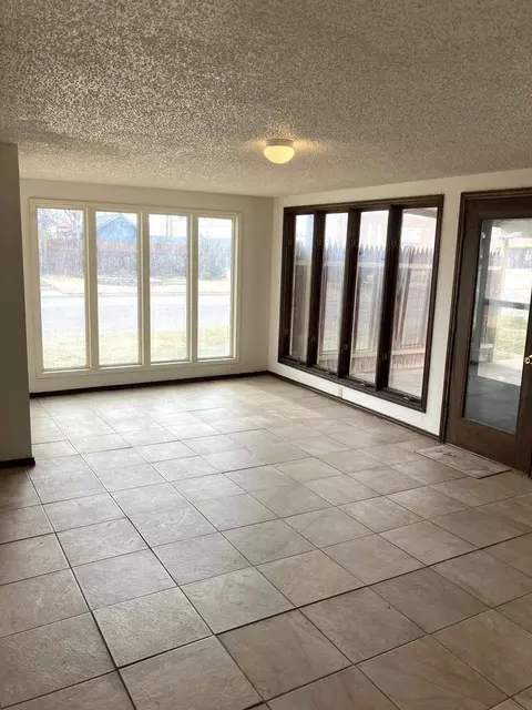Living - 1001 Jefferson St, Plainview, TX 79072 photo 5 of 8