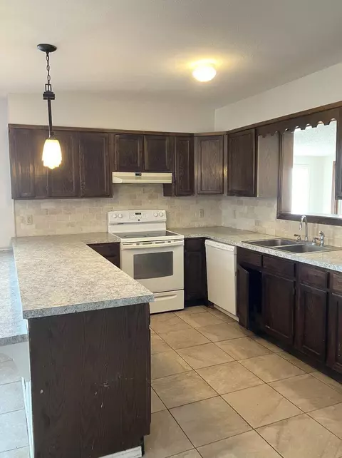 Kitchen - 1001 Jefferson St, Plainview, TX 79072 photo 3 of 4