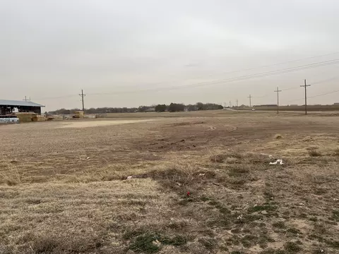 4781 Olton Rd, Plainview, TX 79072
