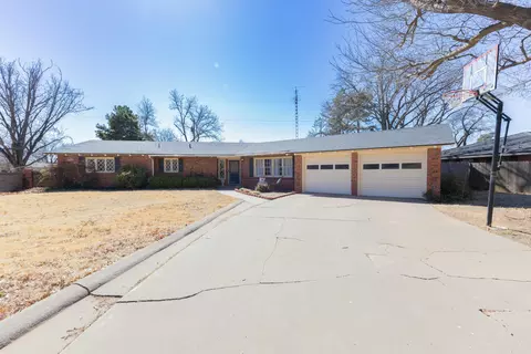 2405 W 12th St, Plainview, TX 79072 photo 1