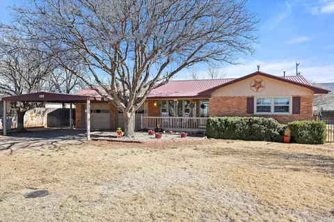 3002 Castro St, Plainview, TX 79072 photo 2