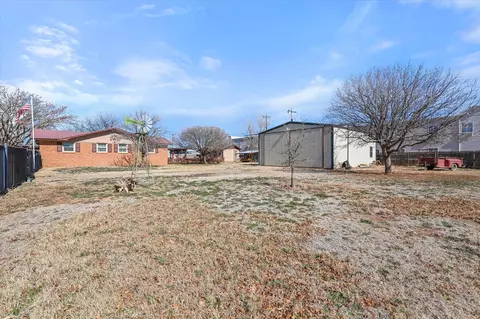3002 Castro St, Plainview, TX 79072 photo 29