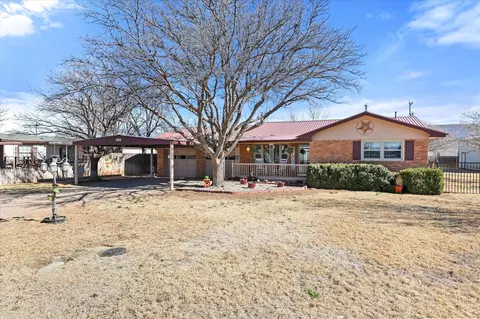 3002 Castro St, Plainview, TX 79072 photo 1