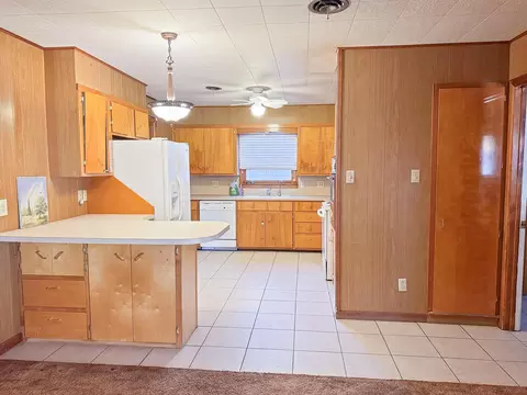 705 2nd St, Plains, TX 79355 photo 5