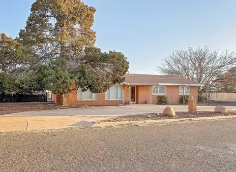 705 2nd St, Plains, TX 79355 photo 2