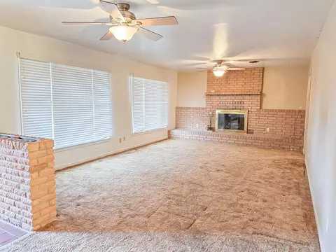 705 2nd St, Plains, TX 79355 photo 4