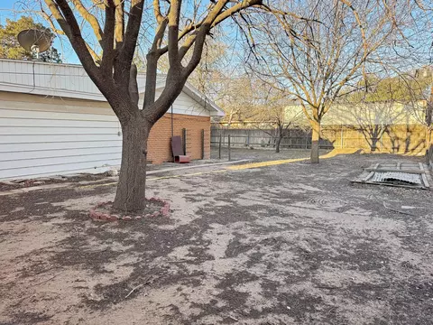 705 2nd St, Plains, TX 79355 photo 17