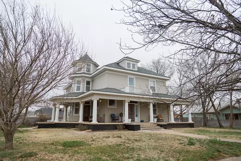 901 Denver, Plainview, TX 79072 photo 1