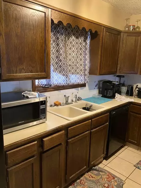 Kitchen - 1003 Jefferson St # A, Plainview, TX 79072 photo 2 of 4