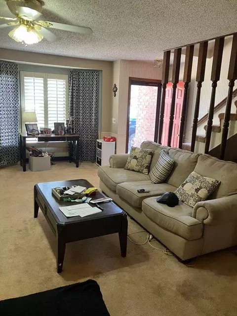 Living - 1003 Jefferson St # A, Plainview, TX 79072 photo 2 of 3
