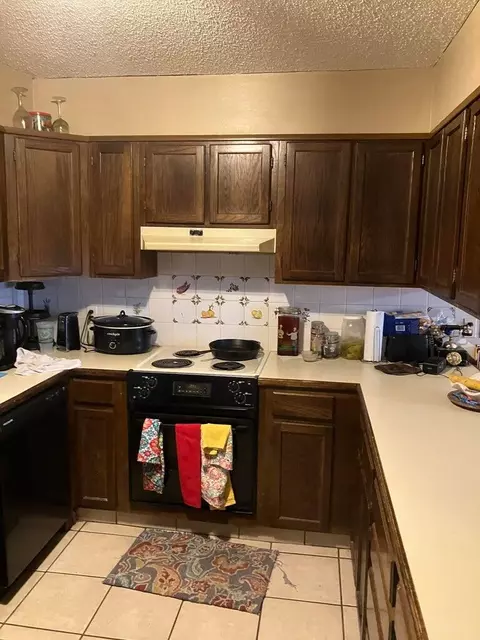 Kitchen - 1003 Jefferson St # A, Plainview, TX 79072 photo 3 of 4