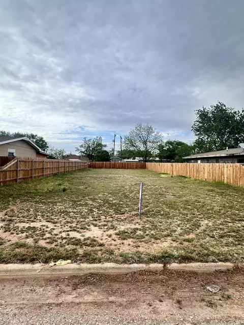 213 E 36th St, Lubbock, TX 79404 photo 1
