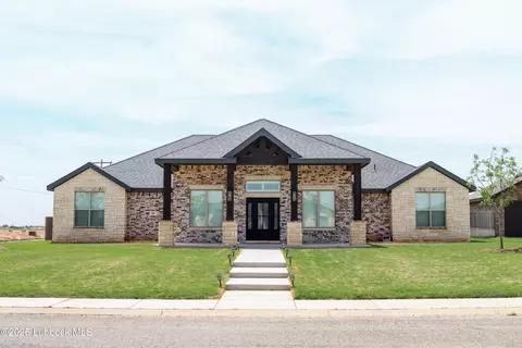 803 13th St, Wolfforth, TX 79382