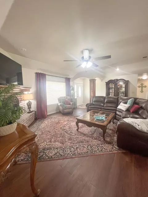 605 S Itasca, Plainview, TX 79072 photo 2