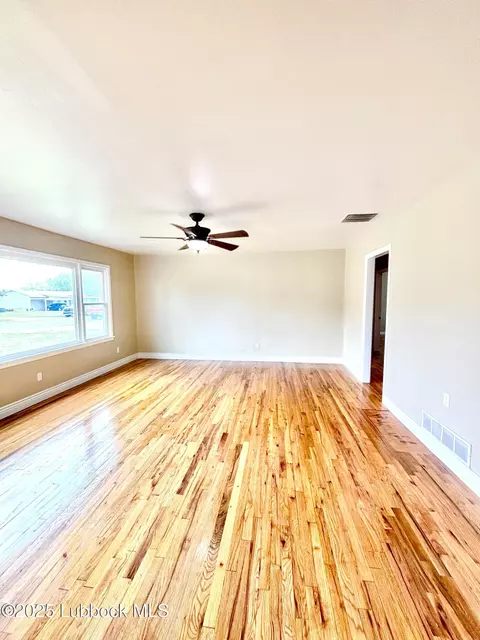 815 Amarillo, Plainview, TX 79072 photo 6