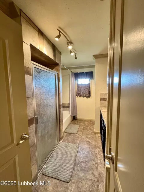 213 E 7th St, Idalou, TX 79329 photo 22