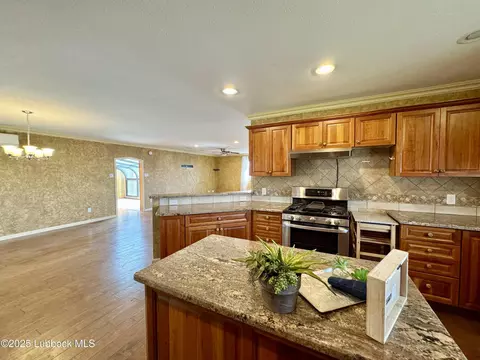 213 E 7th St, Idalou, TX 79329 photo 13
