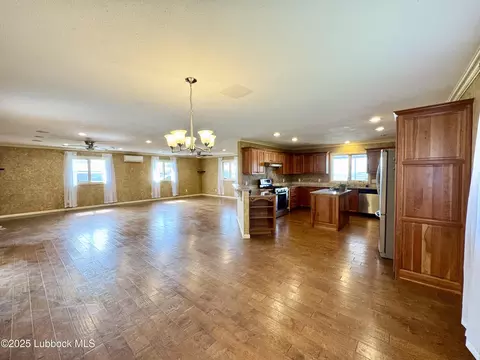 213 E 7th St, Idalou, TX 79329 photo 11