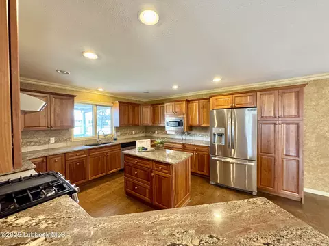 213 E 7th St, Idalou, TX 79329 photo 12