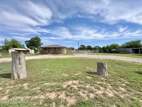 213 E 7th St, Idalou, TX 79329 photo 6