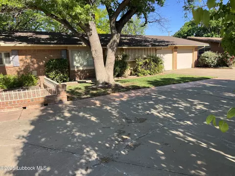 1105 Holliday, Plainview, TX 79072 photo 2