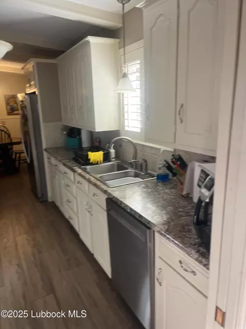 1105 Holliday, Plainview, TX 79072 photo 8