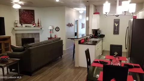 2111 10th St, Lubbock, TX 79401 photo 4