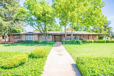 800 W Kentucky St, Floydada, TX 79235