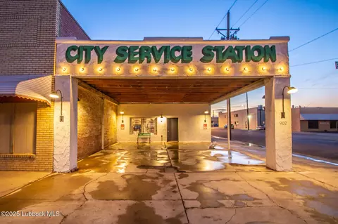 902 Buddy Holly Ave, Lubbock, TX 79401