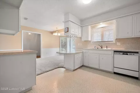 5727 68th St, Lubbock, TX 79424 photo 8