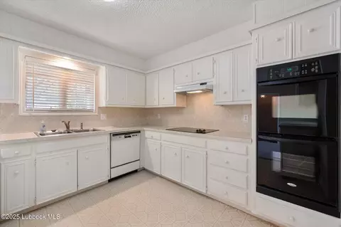 5727 68th St, Lubbock, TX 79424 photo 9