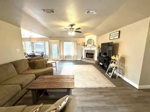 3907 Stevens St, Plainview, TX 79072 photo 3