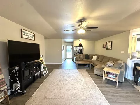 3907 Stevens St, Plainview, TX 79072 photo 4