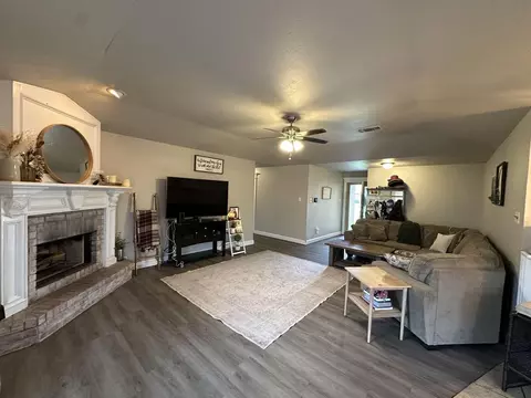 3907 Stevens St, Plainview, TX 79072 photo 2