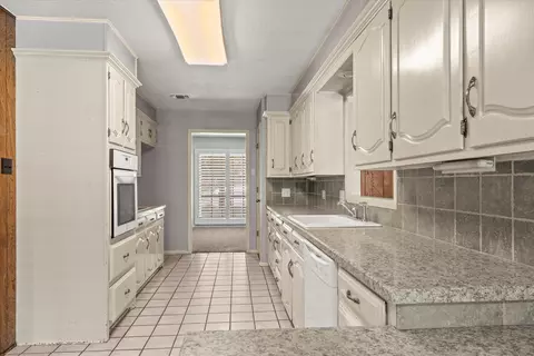 312 Cottonwood Ln, Levelland, TX 79336