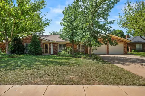312 Cottonwood Ln, Levelland, TX 79336