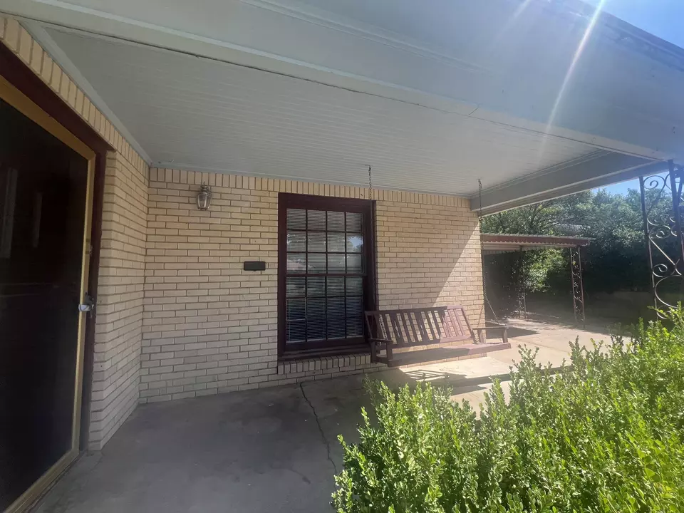 Exterior - 2424 33rd St, Lubbock, TX 79411 photo 2 of 4