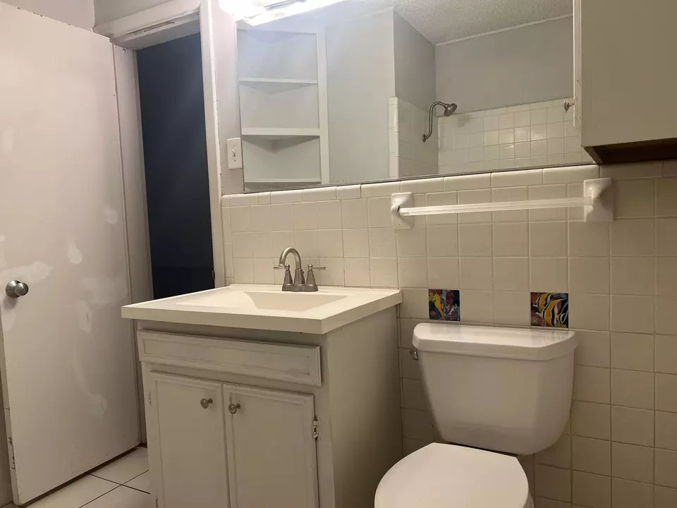 Bath - 2424 33rd St, Lubbock, TX 79411 photo 3 of 4