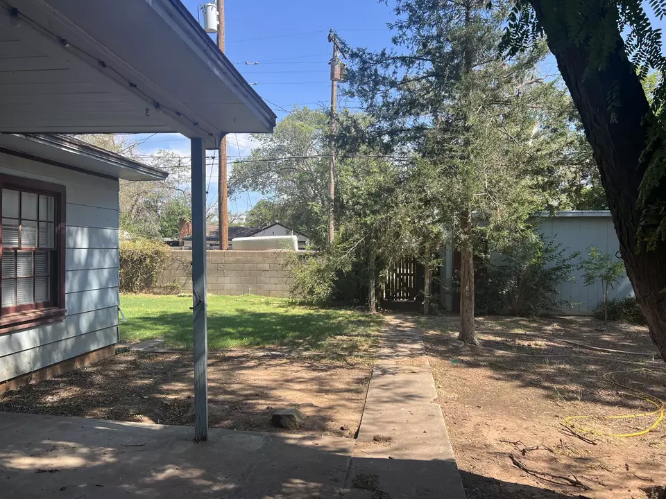 Exterior - 2424 33rd St, Lubbock, TX 79411 photo 4 of 4