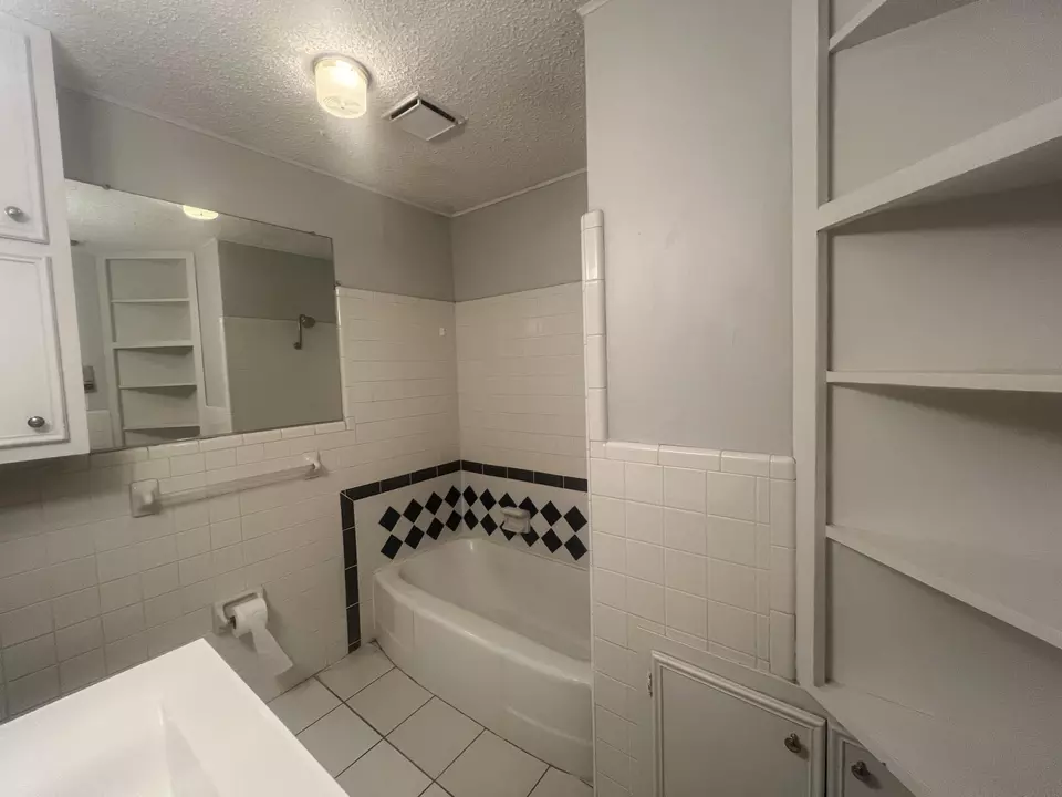 Bath - 2424 33rd St, Lubbock, TX 79411 photo 4 of 4
